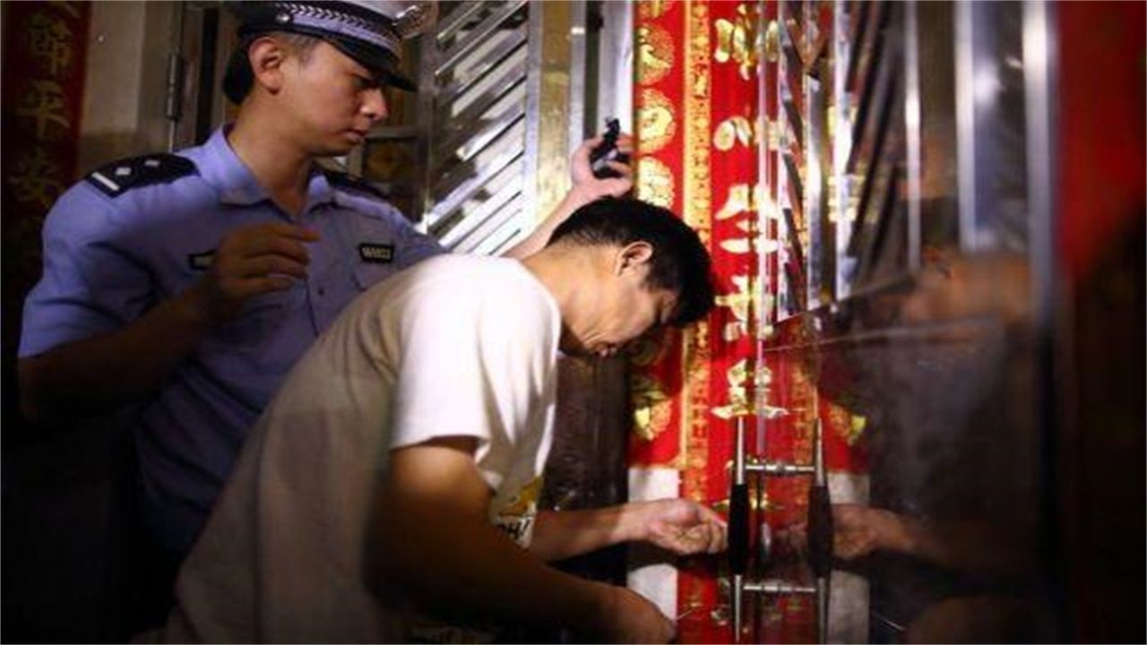 浦江请开锁师傅开了锁后，师傅为什么一般都不进门，就算主人请也不进去？